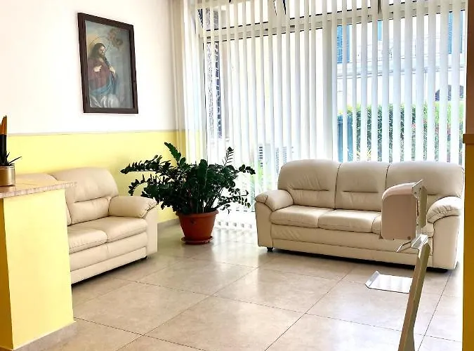 Madre Santina אכסניה *